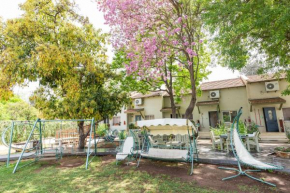 Nuriel Fruit & Guest House